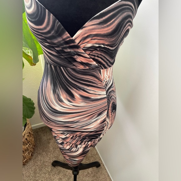 Dress - Picture 4 of 9